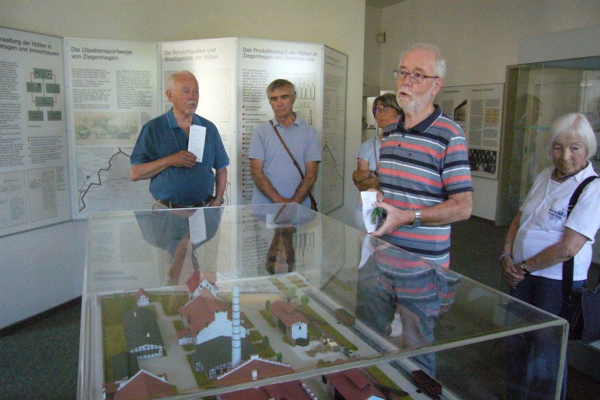 Ausflug des Freundeskreises Glas zur Immenhausener Ausstellung „Glas aus&nbsp;Böhmen“