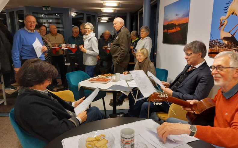 Glas und Glühwein, Gesang und&nbsp;Gedichte